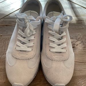 Tory Burch white sneaker 9.5